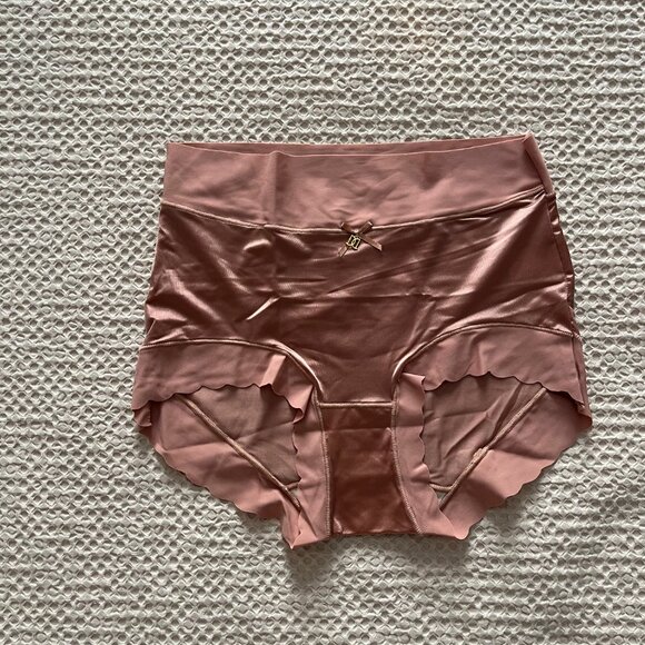 NWT Silky High-Waist Seamless Briefs With Scalloped Edges - Street Size XS/S - Picture 6 of 7